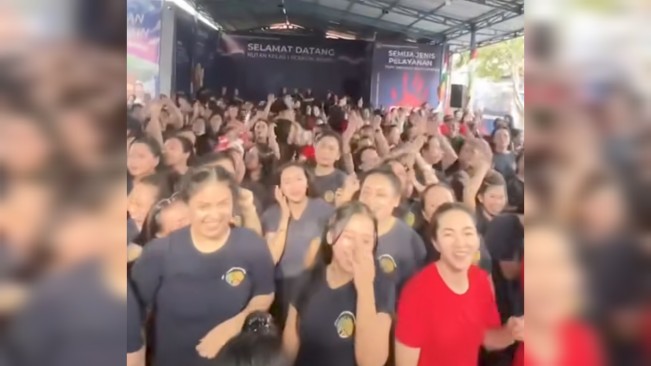 Warga binaan Rutan menikmati suasana saat Dinar Candy tampil menghibur. [Instagram]